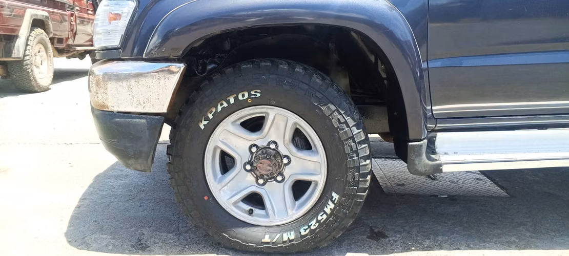 TOYOTA 4X4 (SR5)