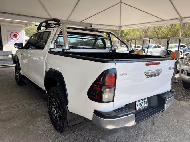 TOYOTA HILUX SR AÑO 2018