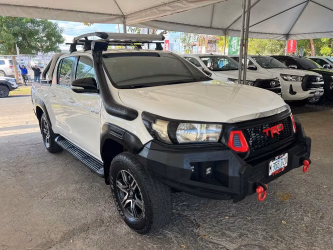 TOYOTA HILUX SR AÑO 2018