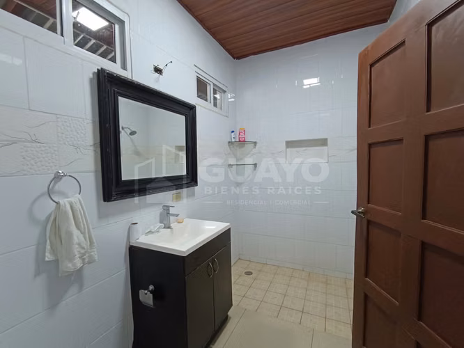 Excelente Casa en venta o alquiler en Las Colinas, Managua - Imagen 9