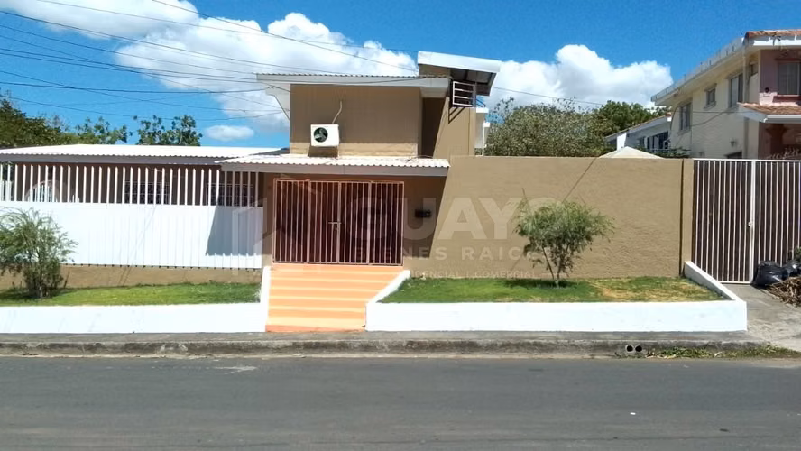 Bien ubicada Casa en venta o alquiler en Villa Fontana, Managua
