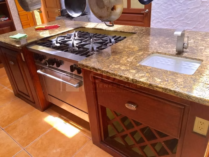 Excelente Casa en venta o alquiler en Villa Fontana Sur, Managua