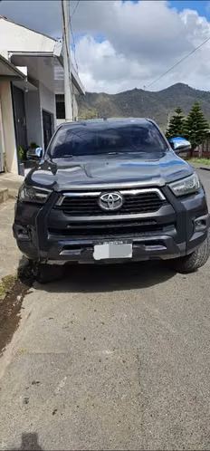 Vendo Camioneta Hilux SR Mecánica