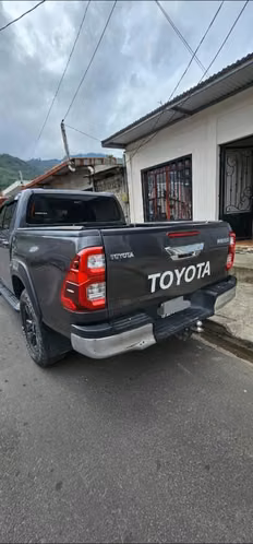 Vendo Camioneta Hilux SR Mecánica