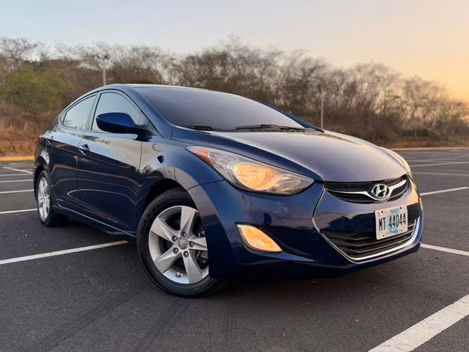 Hyundai Elantra 2013 - Automatico - Imagen 2
