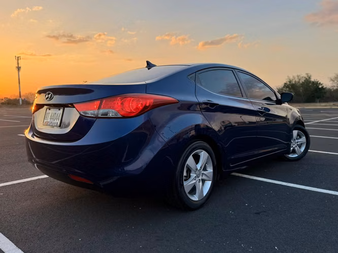 Hyundai Elantra 2013 - Automatico - Imagen 3
