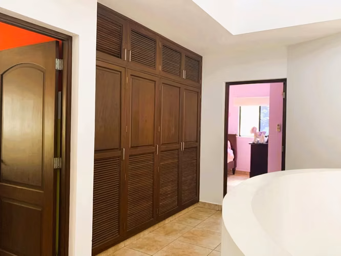  SE VENDE CASA EN SANTO DOMINGO CON AMPLIO TERRENO 1,561.80 v² | USD 420,000