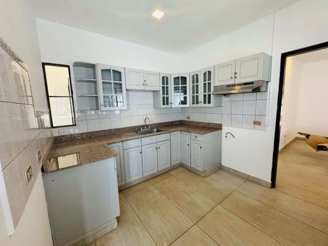 KW- Venta , casa amplia en Carretera Masaya Km 12 - Imagen 2