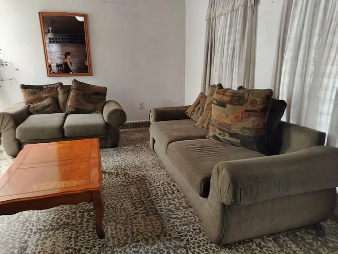 KC- Amplia casa con excelente potencial residencial o comercial