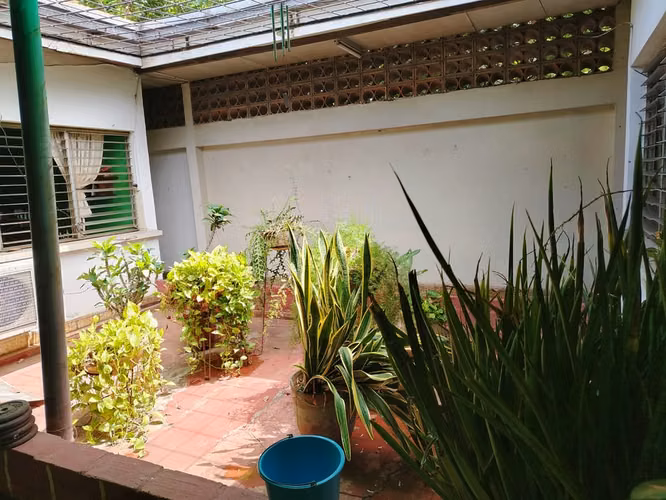 KC- Amplia casa con excelente potencial residencial o comercial