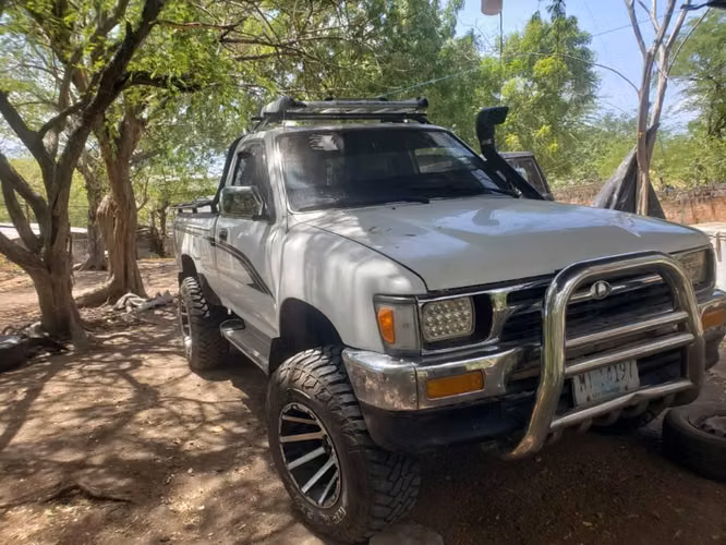 TOYOTA HILUX 22SR 1989 –UL (0 KM)!  