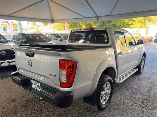 Nissan Frontier año 2025 Automática