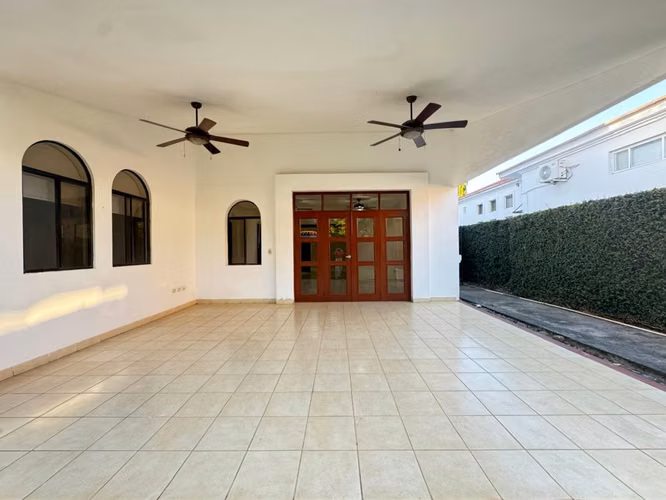 ELEGANT HOUSE FOR SALE IN CONDOMINIUM – LA ESTANCIA DE SANTO DOMINGO