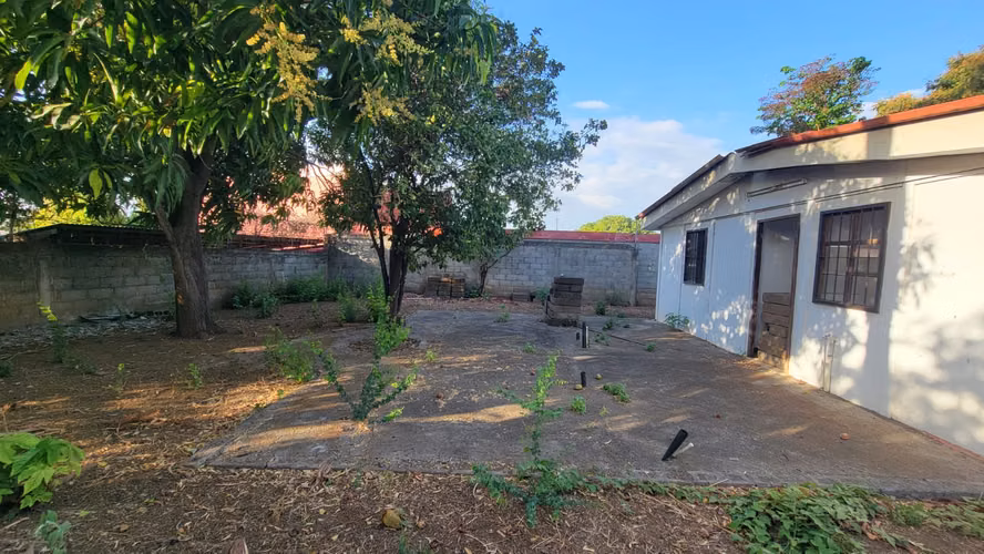 SE VENDE TERRENO EN LOS ROBLES - Imagen 9