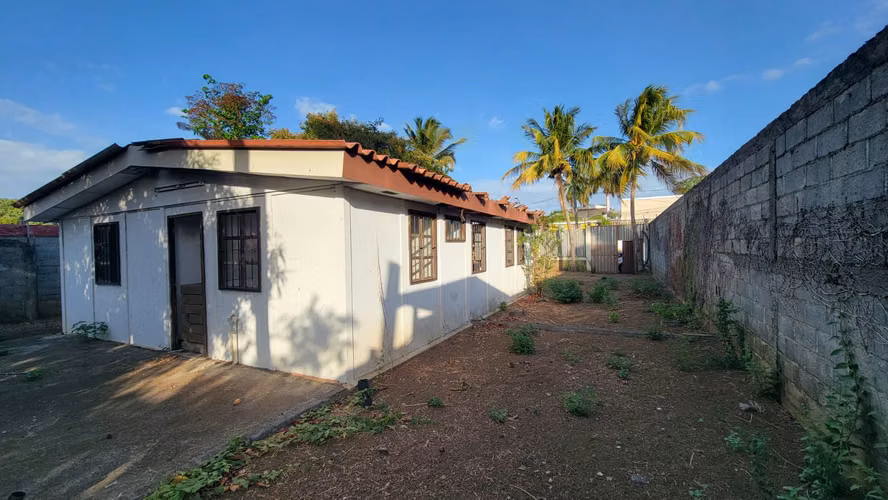 SE VENDE TERRENO EN LOS ROBLES - Imagen 3