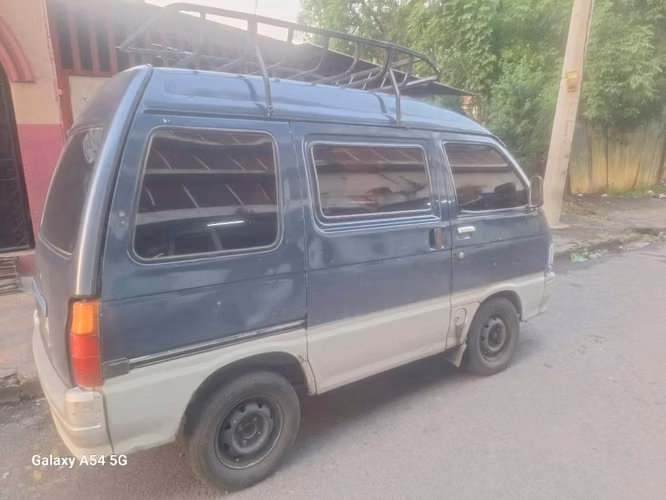 Kia Asia Towner 1998, $ 2200 poco negociable, cel.: . Documentos en reglas y vencen en marzo 2027. De 8 pasajeros registrados en circulación