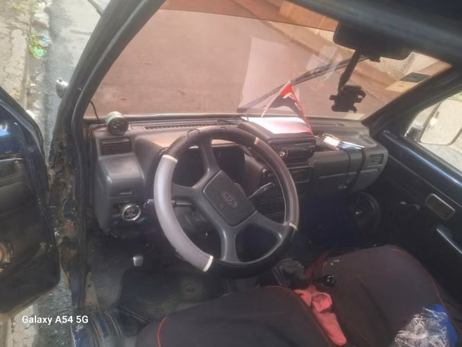 Kia Asia Towner 1998, $ 2200 poco negociable, cel.: . Documentos en reglas y vencen en marzo 2027. De 8 pasajeros registrados en circulación