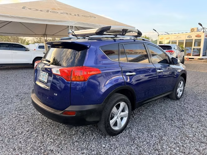 Toyota Rav4 LE año 2014 Automática - Imagen 2