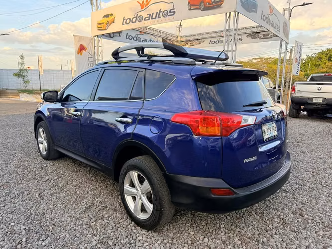 Toyota Rav4 LE año 2014 Automática - Imagen 3
