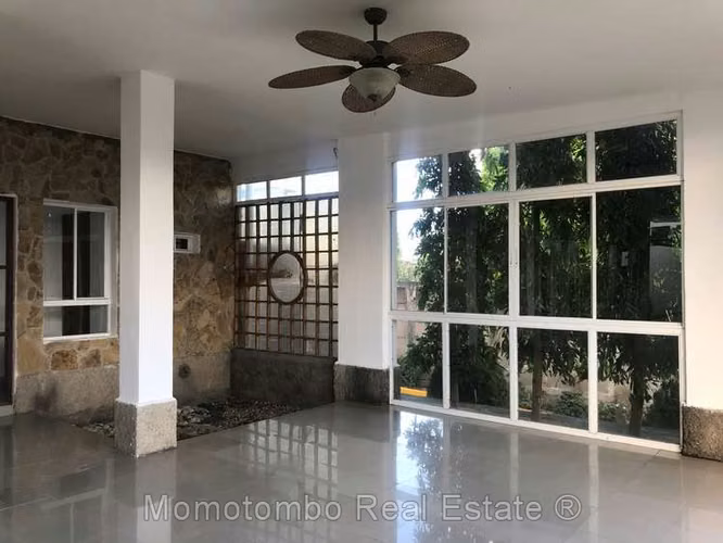 Moderna Casa en Venta en Carretera Sur