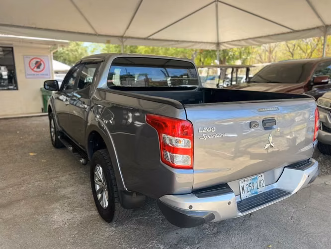 Mitsubishi L200 año 2017