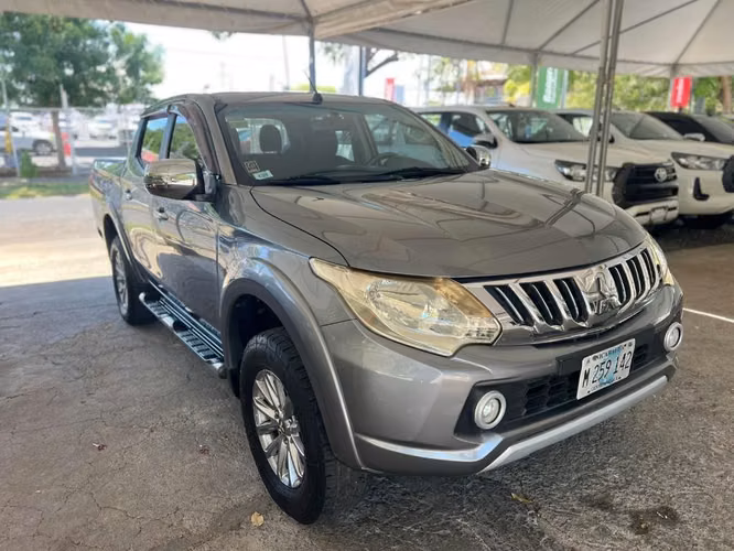Mitsubishi L200 año 2017