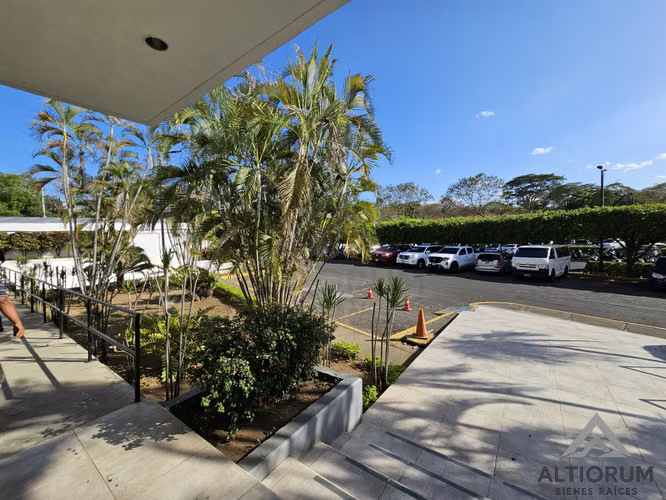AMPLIO LOCAL COMERCIAL EN RENTA