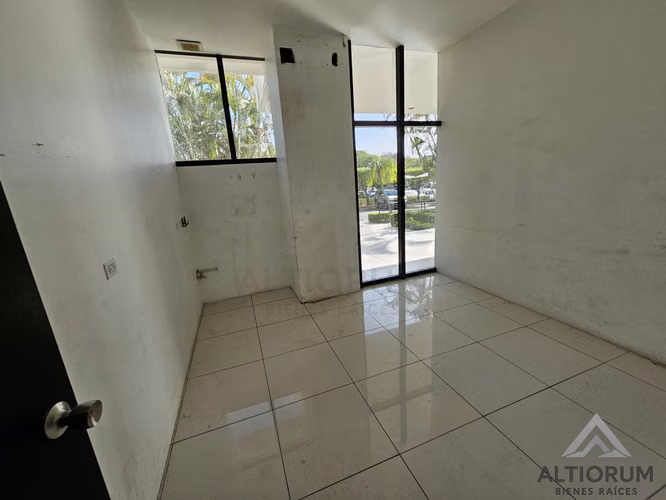 AMPLIO LOCAL COMERCIAL EN RENTA