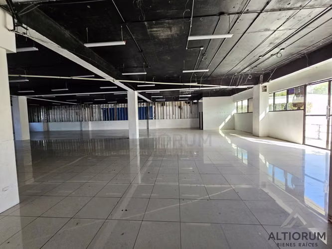 AMPLIO LOCAL COMERCIAL EN RENTA