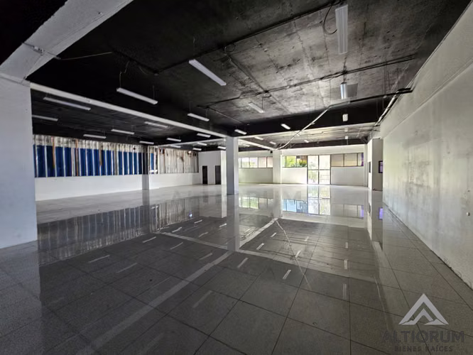 AMPLIO LOCAL COMERCIAL EN RENTA