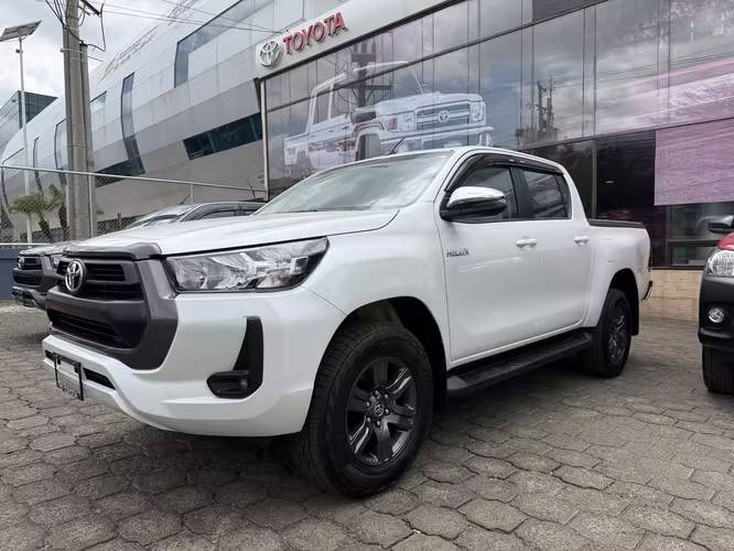 NUEVA DE PAQUETE - Hilux 2026 Mecanica 4x4 intermedia