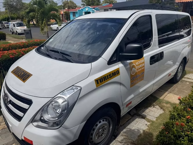 Vendo microbús H1 año 2016