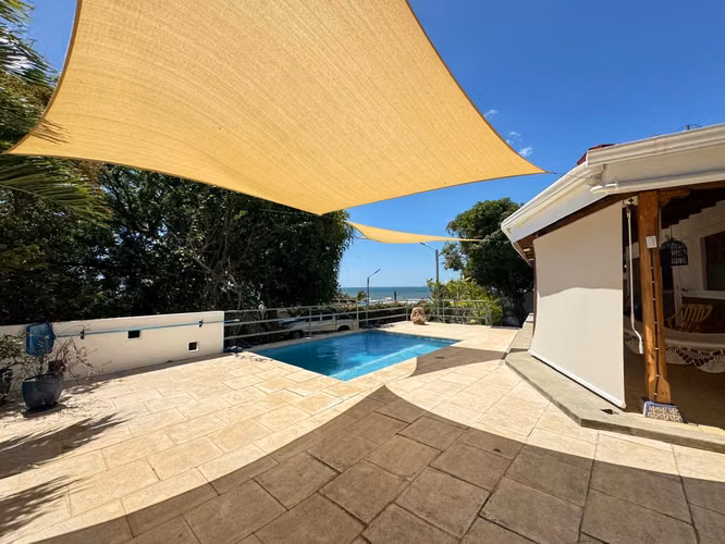 Venta de Hermosa casa con piscina y vista al mar en Pochomil