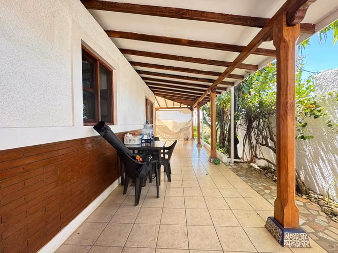 Venta de Hermosa casa con piscina y vista al mar en Pochomil