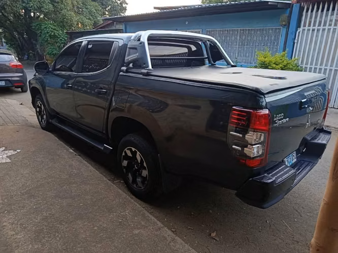 Mitsubishi L200 2024 GLS Full – Un solo dueño - Imagen 5
