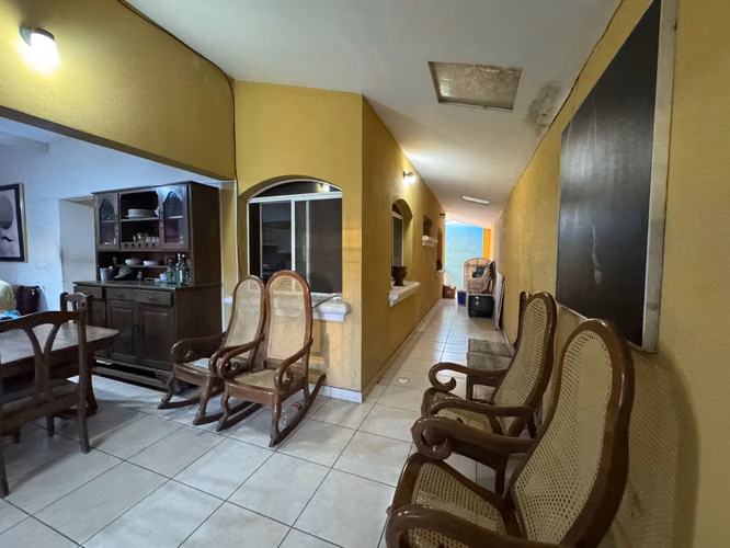 Casa espaciosa en carretera nueva a Leon