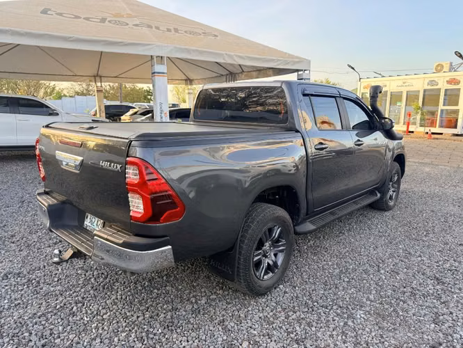 Toyota Hilux SR año 2023