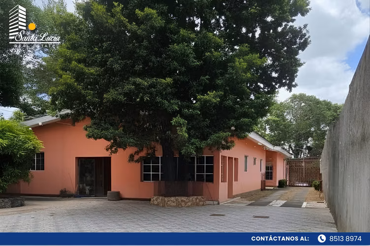 Se vende amplia propiedad en Lomas de Santo Domingo-LL - Imagen 2