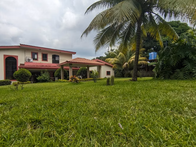 Amplia casa en venta en Ticuantepe, km 17.5