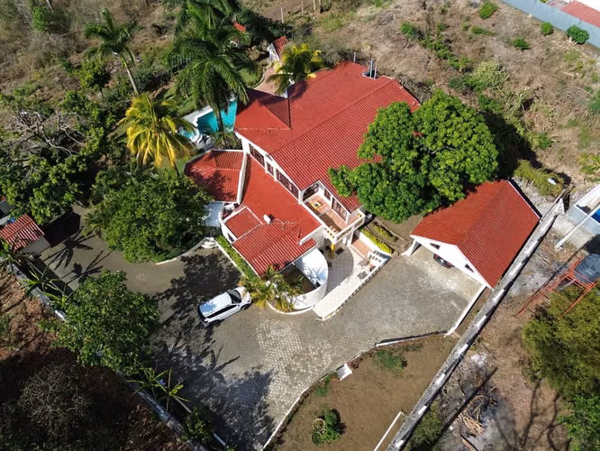 Espectacular casa en venta en carretera Masaya km 18