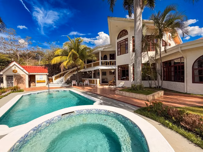 Espectacular casa en venta en carretera Masaya km 18