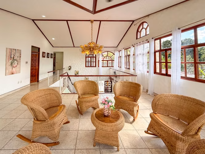 Espectacular casa en venta en carretera Masaya km 18