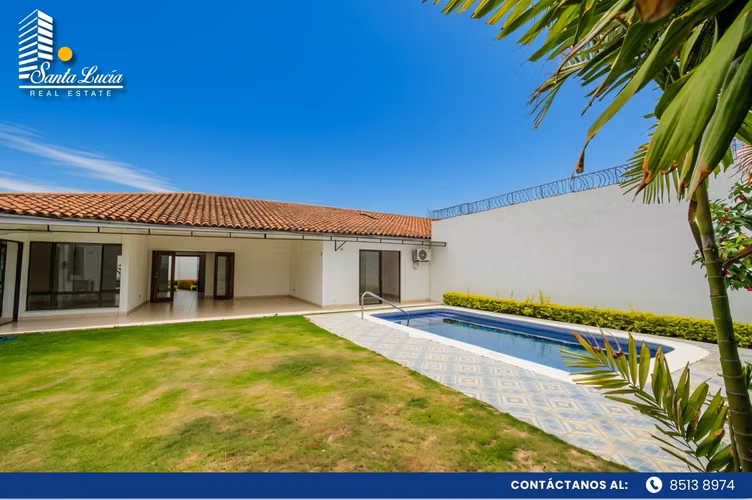 Preciosa Casa en Venta ubicada en La Estancia de Santo Domingo - LL