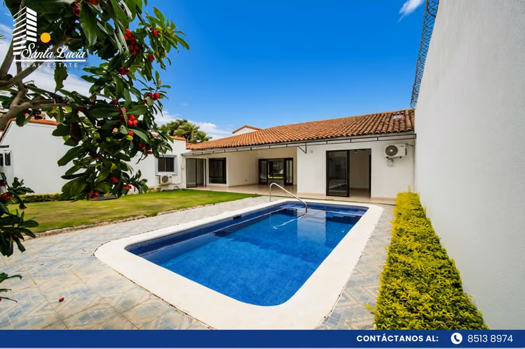 Preciosa Casa en Venta ubicada en La Estancia de Santo Domingo - LL