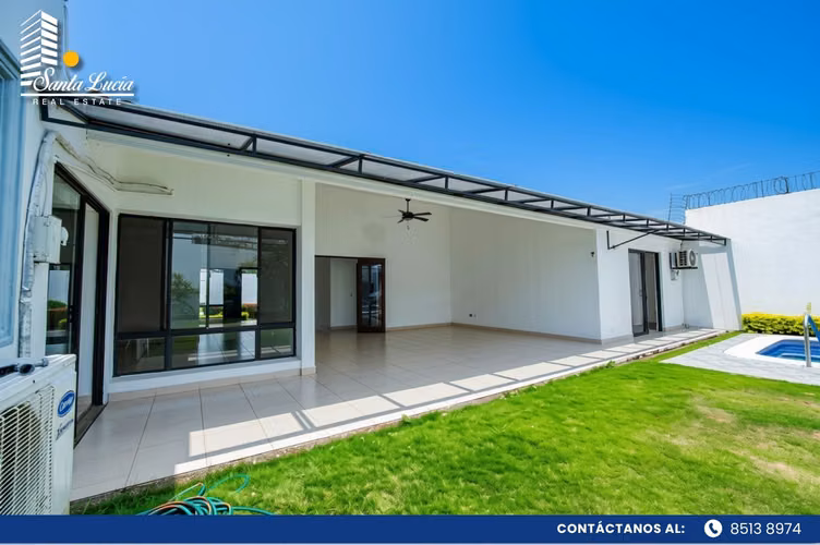 Preciosa Casa en Venta ubicada en La Estancia de Santo Domingo - LL