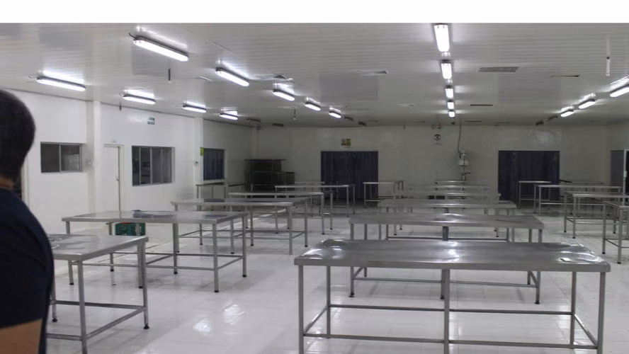 Warehouse for rent on the New Highway to León