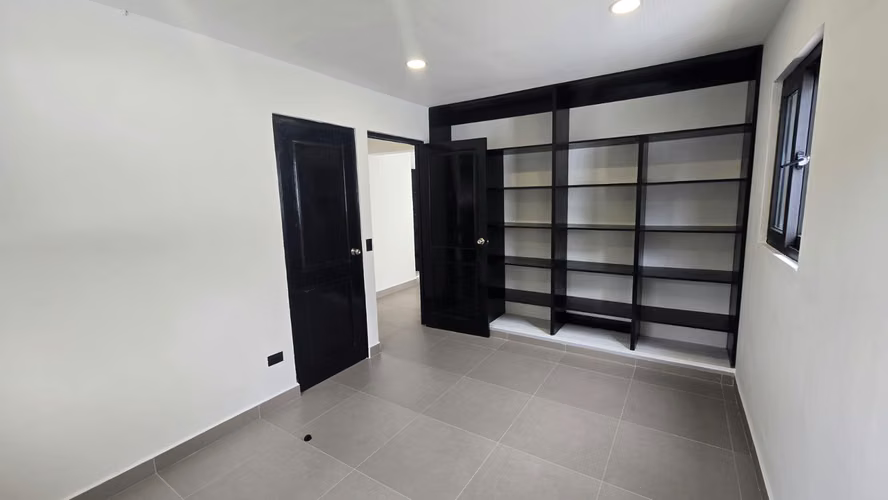 Venta de casa de dos plantas remodela en km 11 Carretera Masaya - Imagen 13