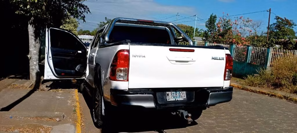 Toyota hilux 2020 4x4 mecánica 27000