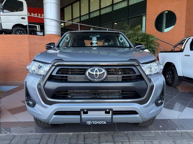 NUEVA DE PAQUETE - Hilux 2026 Mecanica 4x4 Intermedia