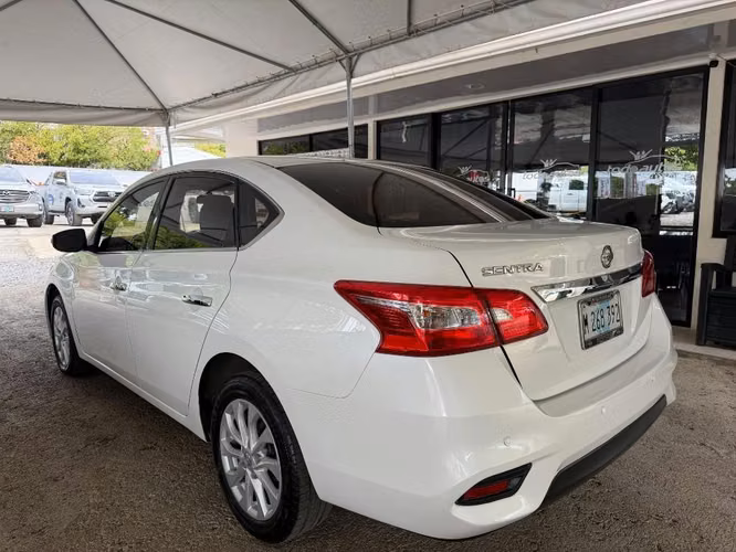 Nissan Sentra Advance año 2017